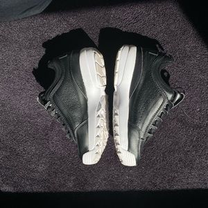 black and white filas